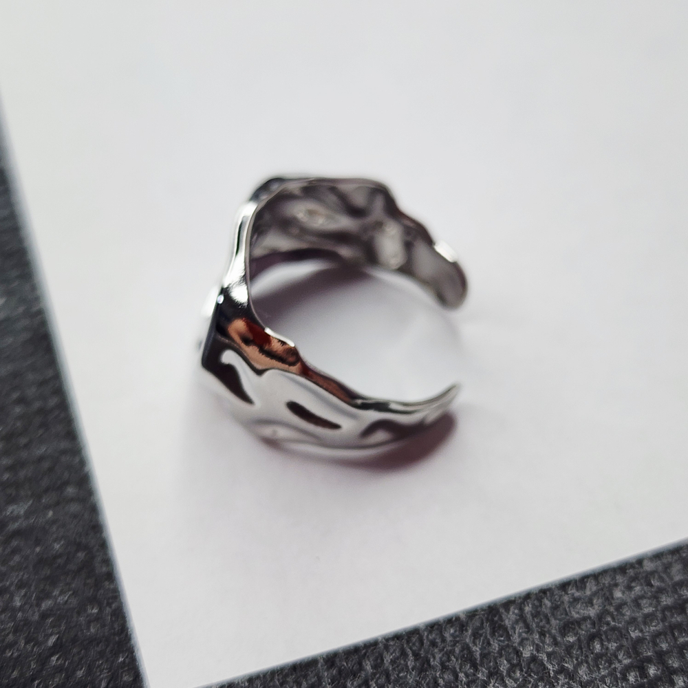 Кольцо готовое, сталь, безразмерное мятая текстура, стильное дополнение к образу