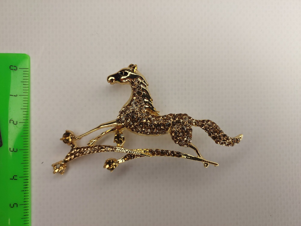 Брошка "Огненная лошадь". Женская брошь,украшение. Подарок на новый год. Символ года