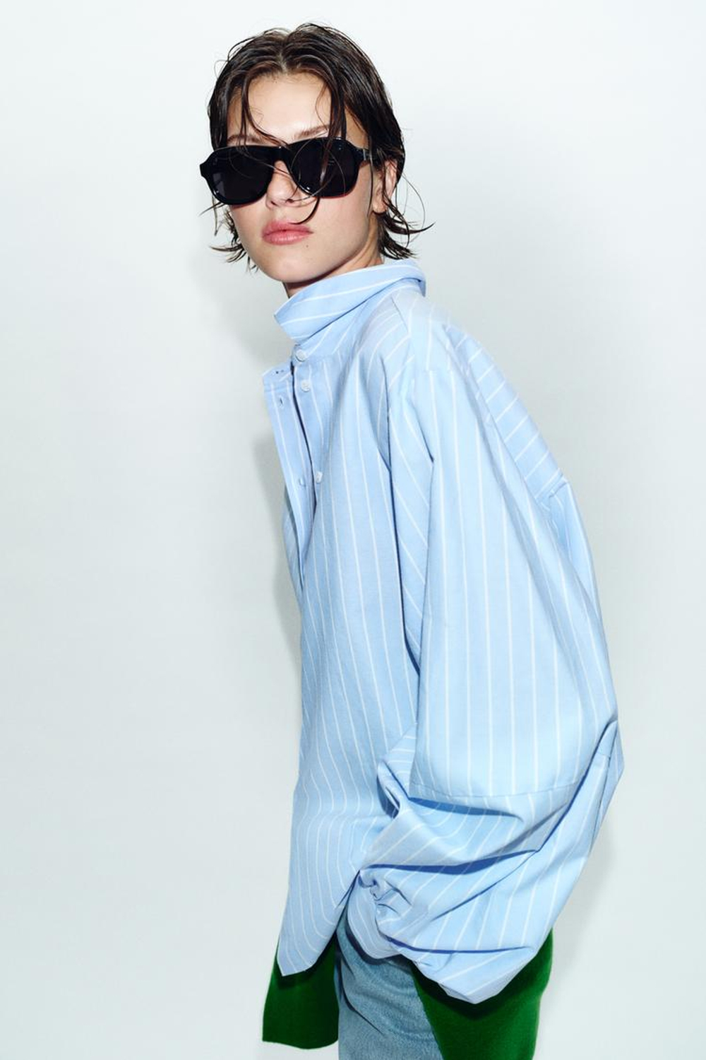 ZARA РУБАШКА В ПОЛОСКУ С ОБЪЕМНЫМИ РУКАВАМИ, ВАСИЛЬКОВЫЙ