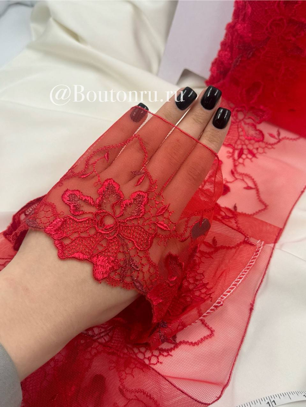 Кружево красное с вышитыми цветами 120 мм