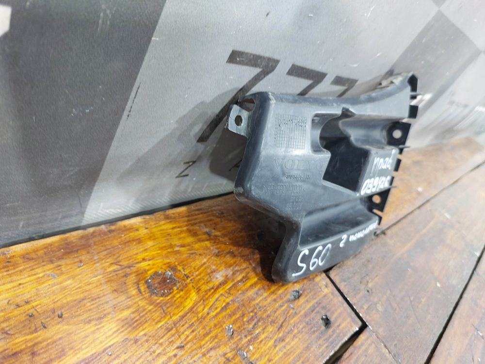 Кронштейн переднего бампера правый Volvo S60 2 10-18 Б/У Оригинал 30796626