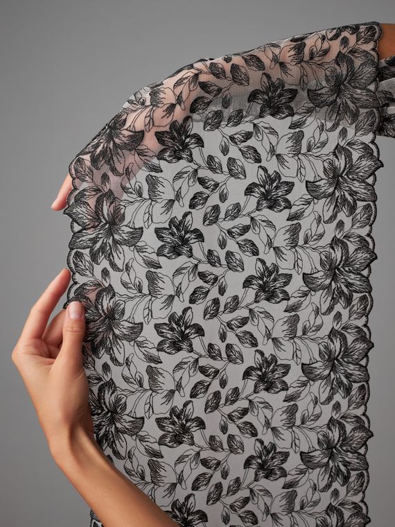 05-159 Вышивка на неэл. сетке 30 см, айвори/черный