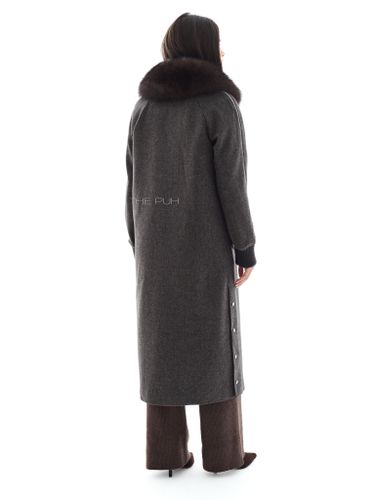 Серое кашемировое пальто с воротом из лисы