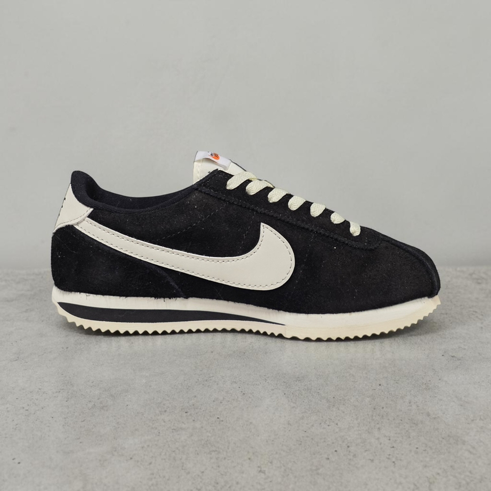 Nike Cortez • Black White