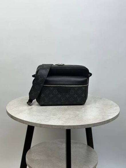 Сумка-мессенджер Louis Vuitton
