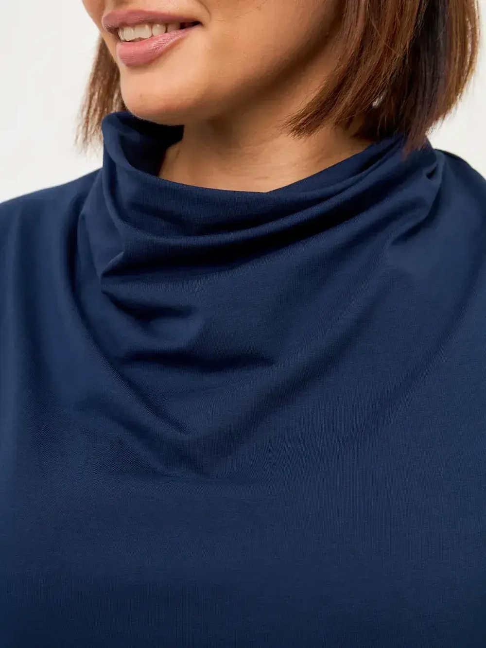 Лонгслив с цельнокроеным воротником