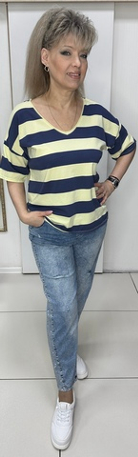 Синие джинсы со стразовыми лампасами