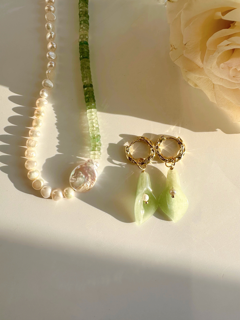 Серьги Бутоны из авантюрина и жемчуга