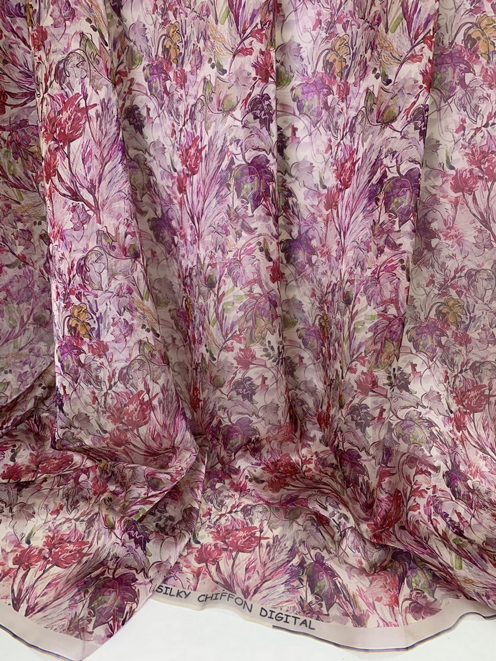 Шифон принт, silk, листья, ветки фиолет/фуксия на кремовом RH D9C2