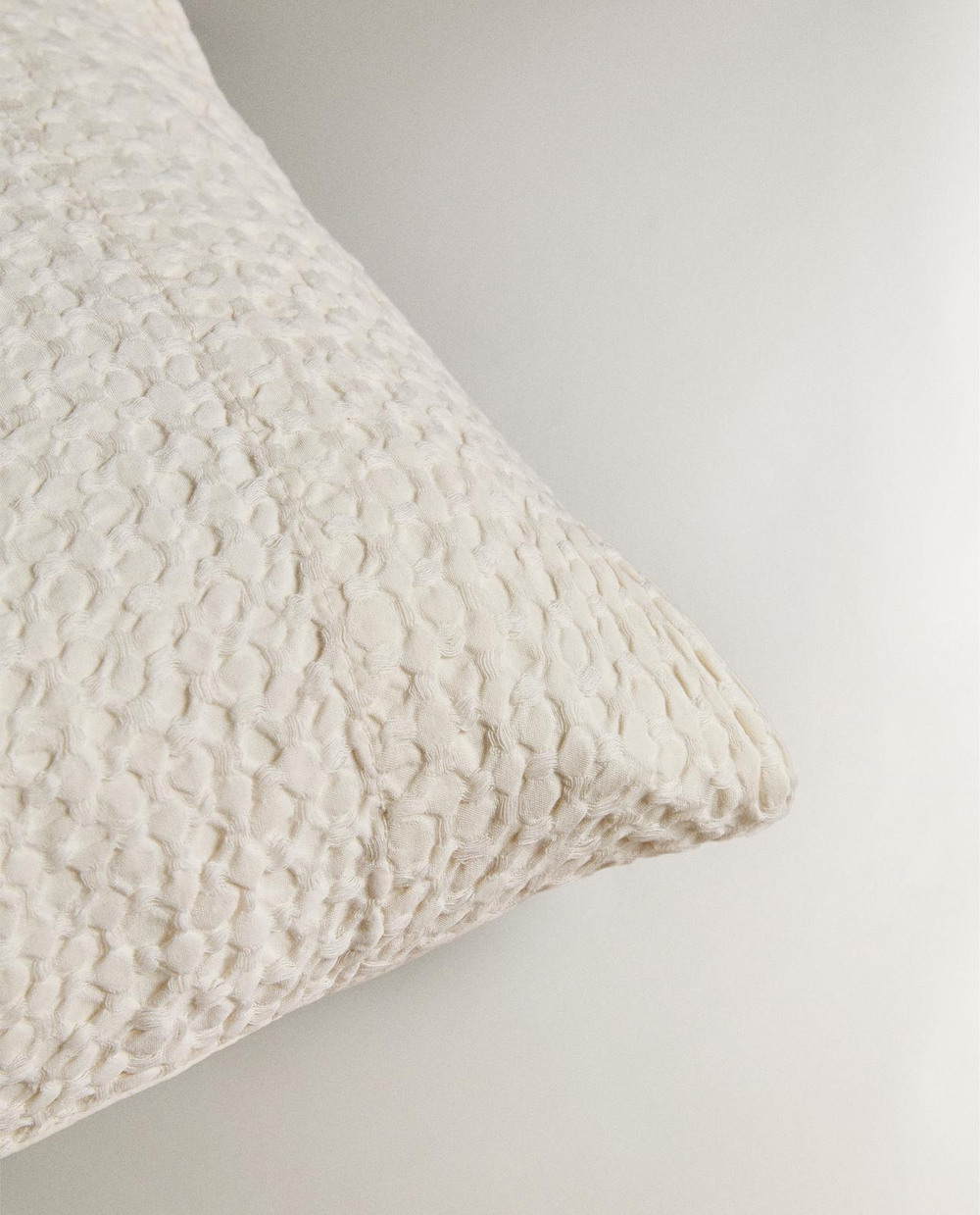 Zara Home - Наволочка с вафельной текстурой 80x80 см