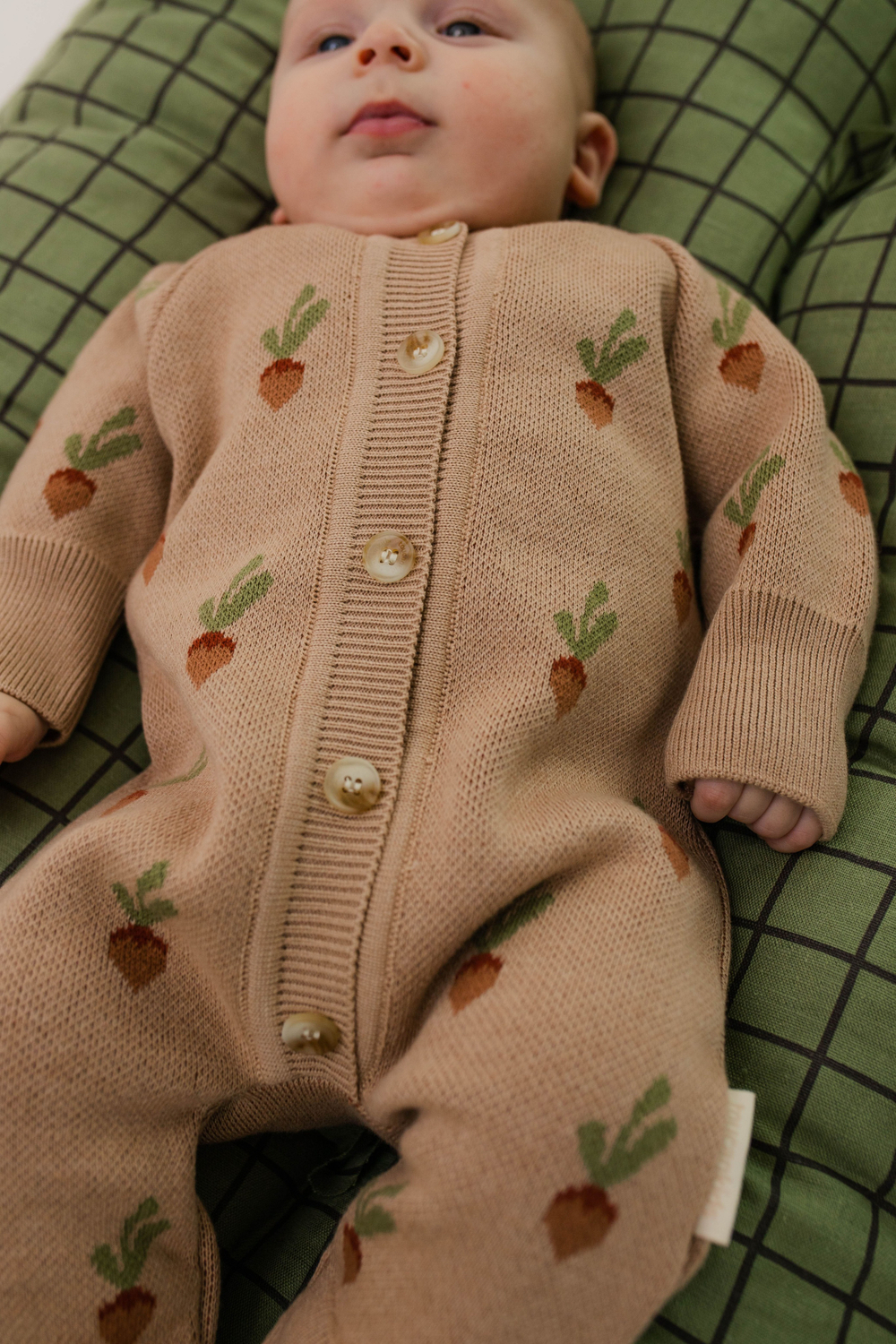 Комбинезон вязаный (редиски)