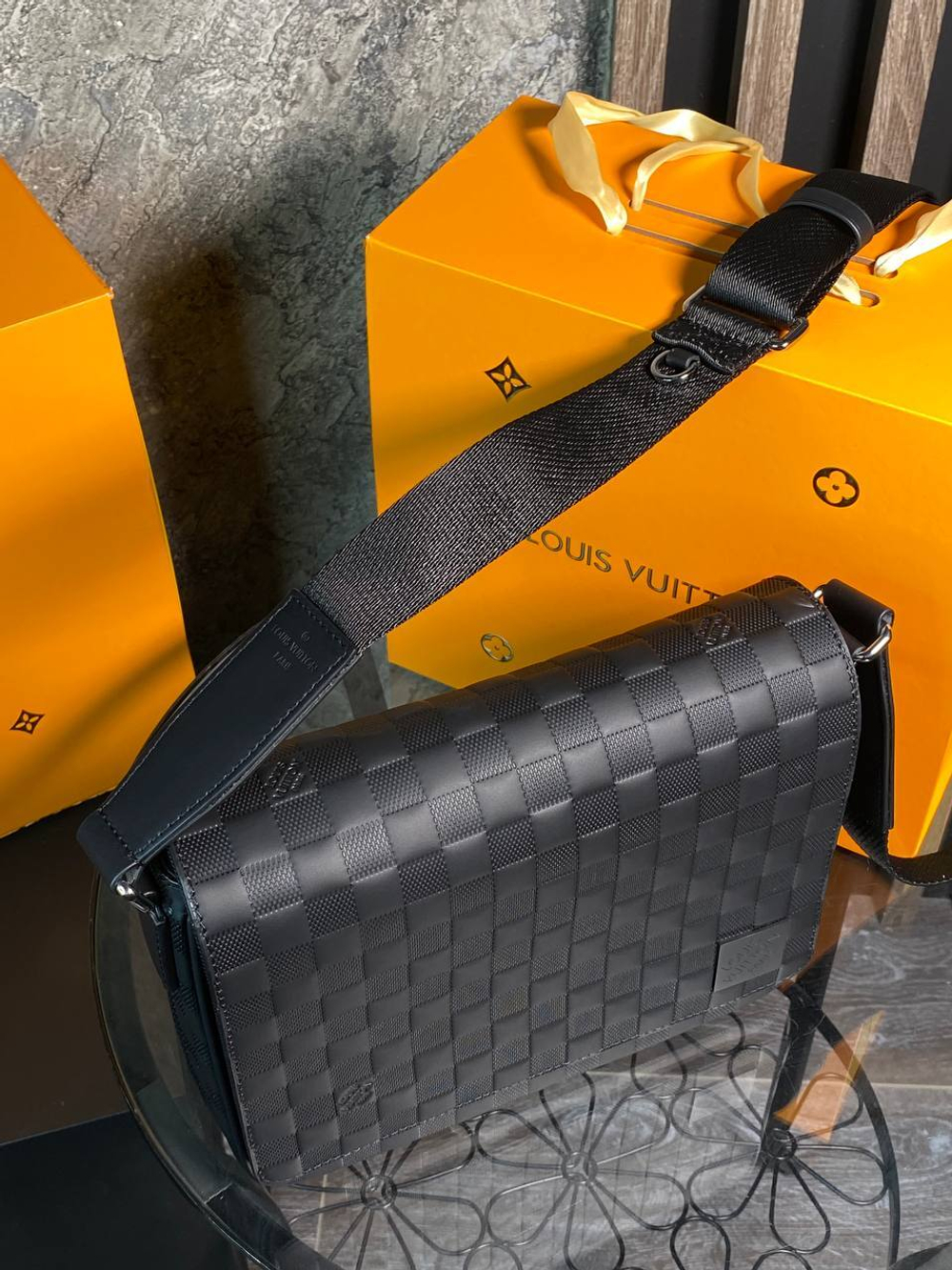 Сумка-планшет Louis Vuitton