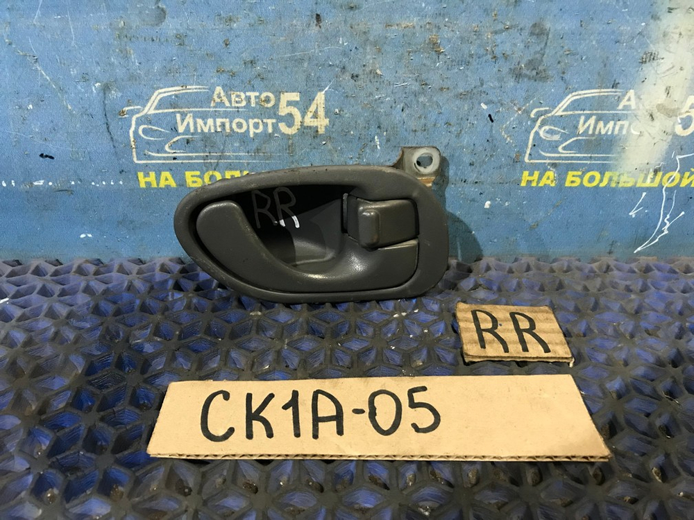 Ручка двери задней правой салонная MITSUBISHI LANCER 1998