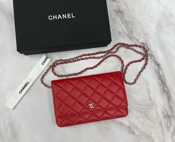 Сумка-кошелек Chanel Wallet On A Chain красный