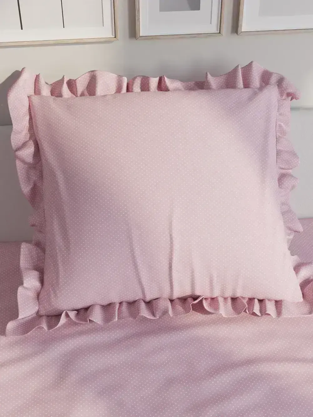 Декоративная наволочка с рюшами, оборками "Соцветие" 70х70 см, 1 шт, без молнии