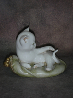 Статуэтка. Фарфор. Котёнок на зелёной подушке. Capodimonte. Италия