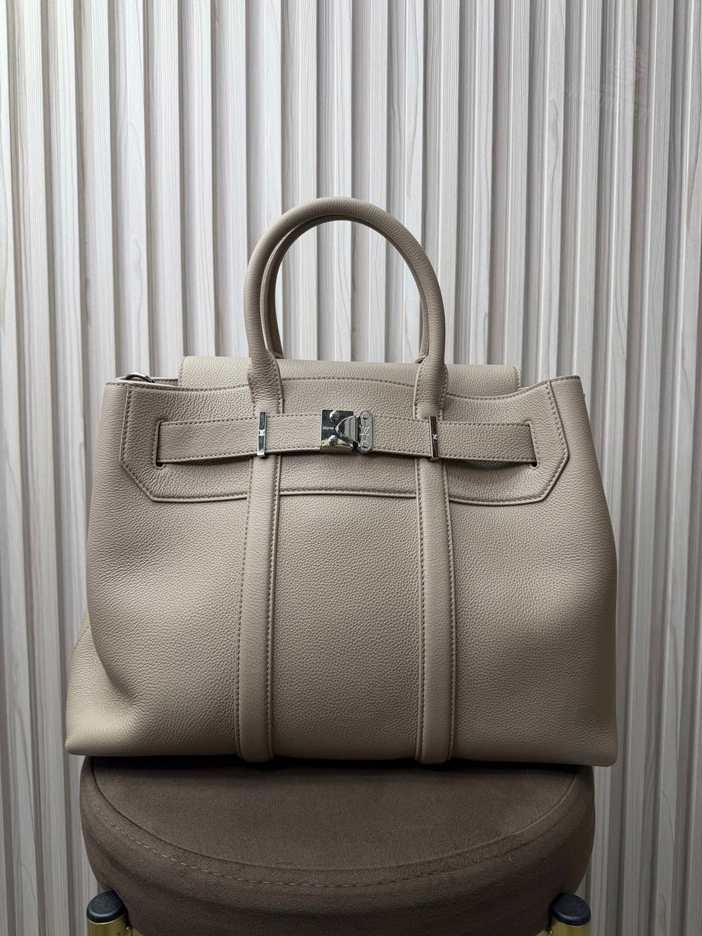Деловая сумка через плечо Louis Vuitton Georges Tote MM