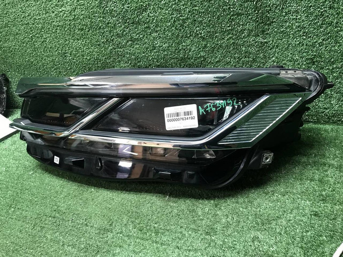Фара левая VW Touareg 3 (2018-2023) LED