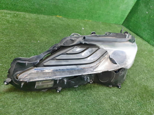 Битая Фара левая Toyota Camry XV70 (2017-2021) LED