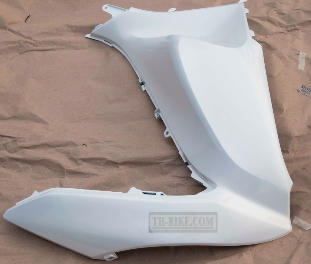 64502-KWN-902ZB. COVER, L. FR. *NHA87P*. White. Honda PCX. (NHA87P PEARL HIMALAYAS WHITE)