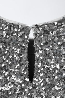 ZARA ПЛАТЬЕ С ВОЛАНАМИ И ПАЙЕТКАМИ, СЕРЕБРИСТЫЙ