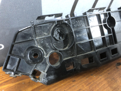 Крепление заднего бампера Land Cruiser 300 21-нв Б/У Оригинал 5215660150