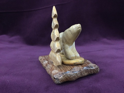 "Медведь у ели"