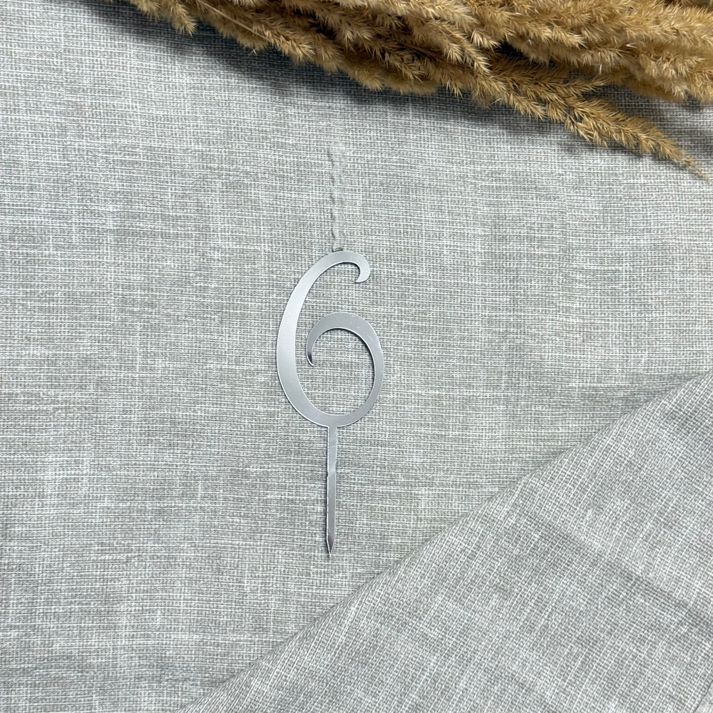 Свеча-топпер цифра «6» в серебряном цвете