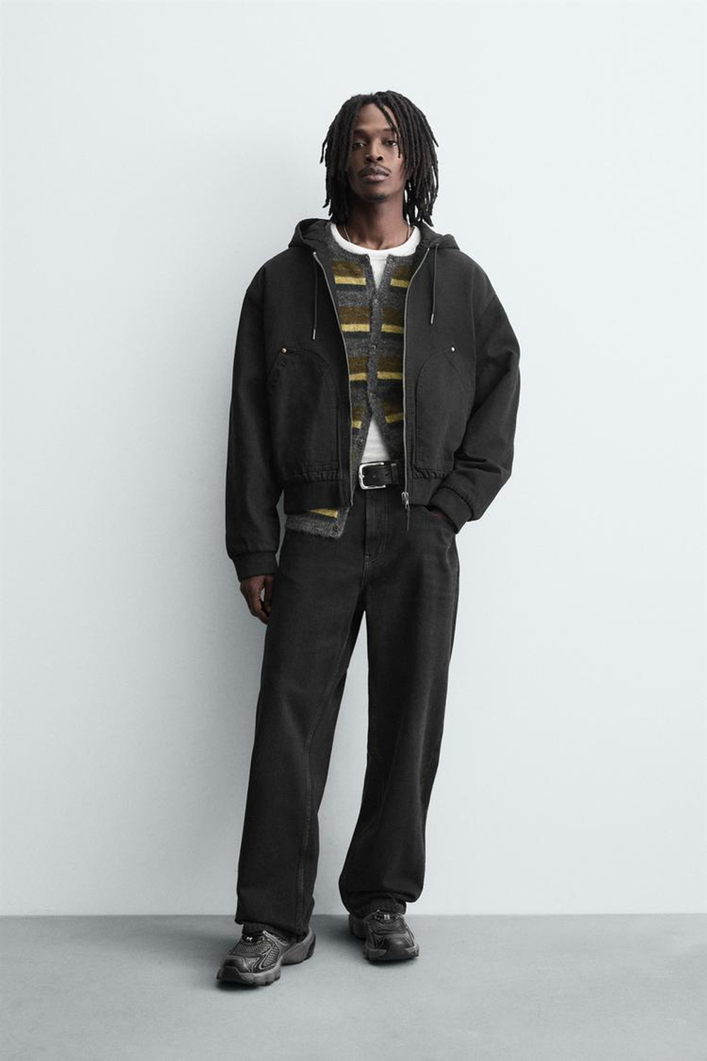 ZARA СТЕГАНАЯ КУРТКА С КАПЮШОНОМ, ЧЕРНЫЙ