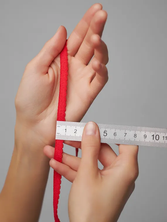 100 641/8 Резинка отделочная Lauma 8 мм, красный 100