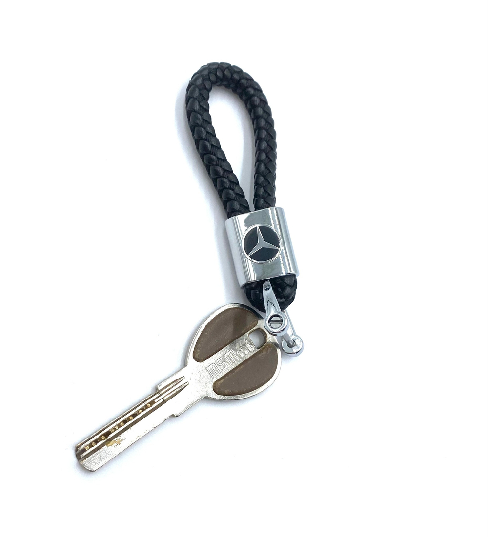 Брелок для ключей кожаный с эмблемой Mercedes с карабином  (кожзам, косичка, черный цвет)