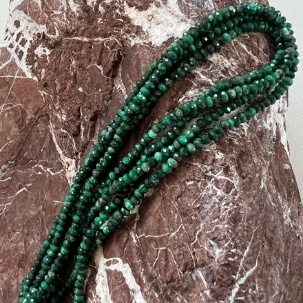 Малахит. Камни для изделий на заказ. Цена зависит от вида заказанного изделия