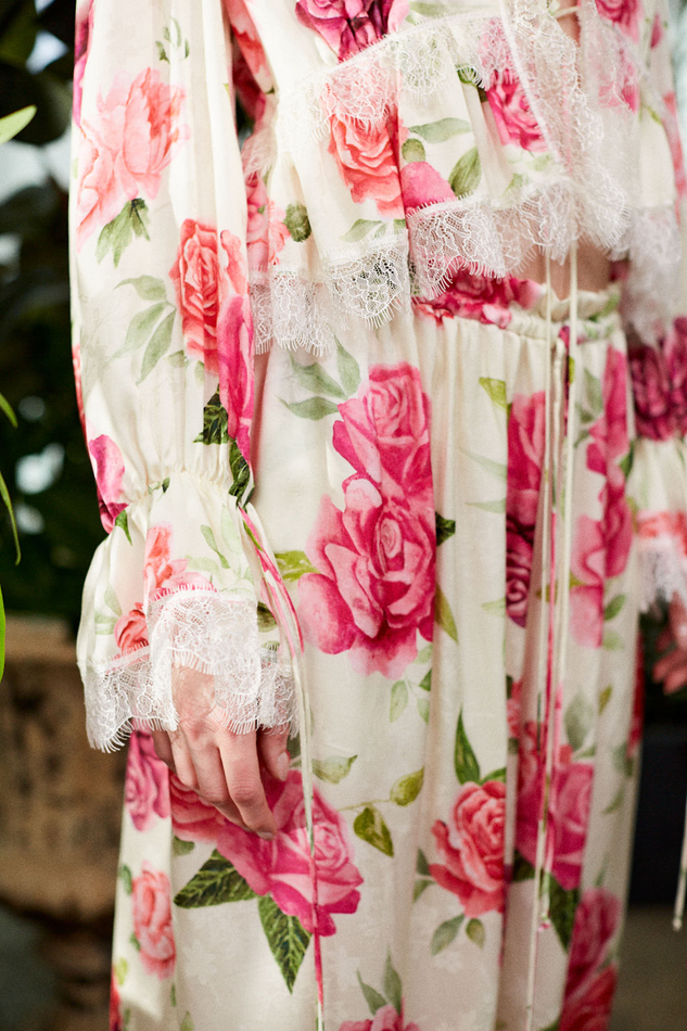 Брюки из вискозы с кружевной лентой розы молочный