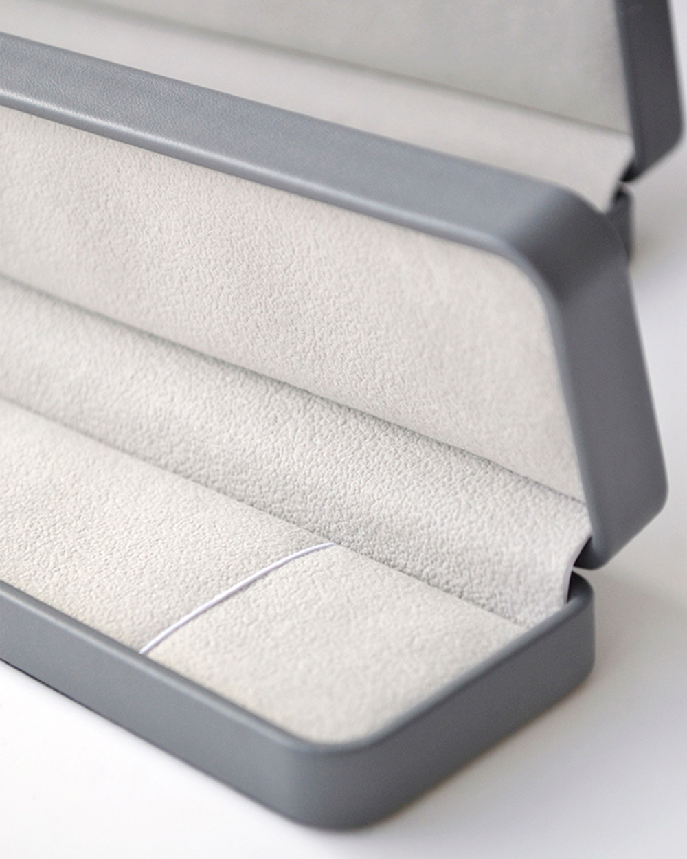 Футляр «Граф 2.0» для демонстрации браслета на витрине