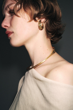 ZARA СЕРЬГИ-КОЛЬЦА СРЕДНЕГО РАЗМЕРА С ТЕКСТУРОЙ, ЗОЛОТИСТЫЙ