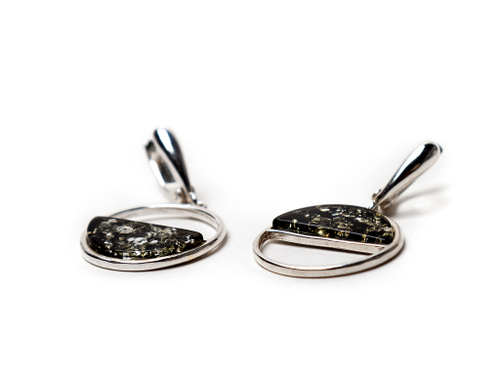 Серьги с натуральным янтарем зеленого цвета