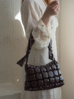 Сумка женская через плечо бренд не кожаная кросс боди модная стёганная на цепочке для девушке шоппер