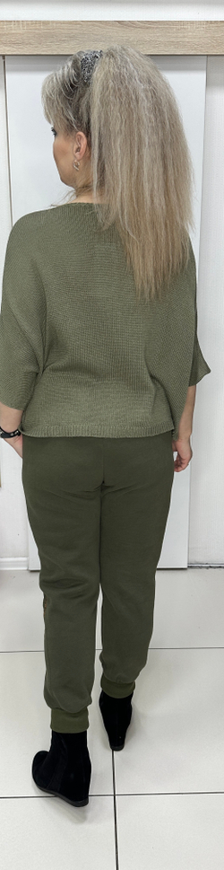 Трикотажный джемпер с белыми ромашками