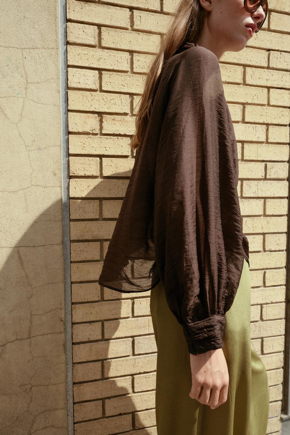 ZARA ПОЛУПРОЗРАЧНАЯ БЛУЗА С РУКАВАМИ-БУФАМИ, КОРИЧНЕВЫЙ