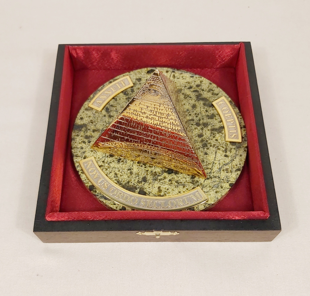 Сувенир "Пирамида" большая  на привлечение счастья и богатства