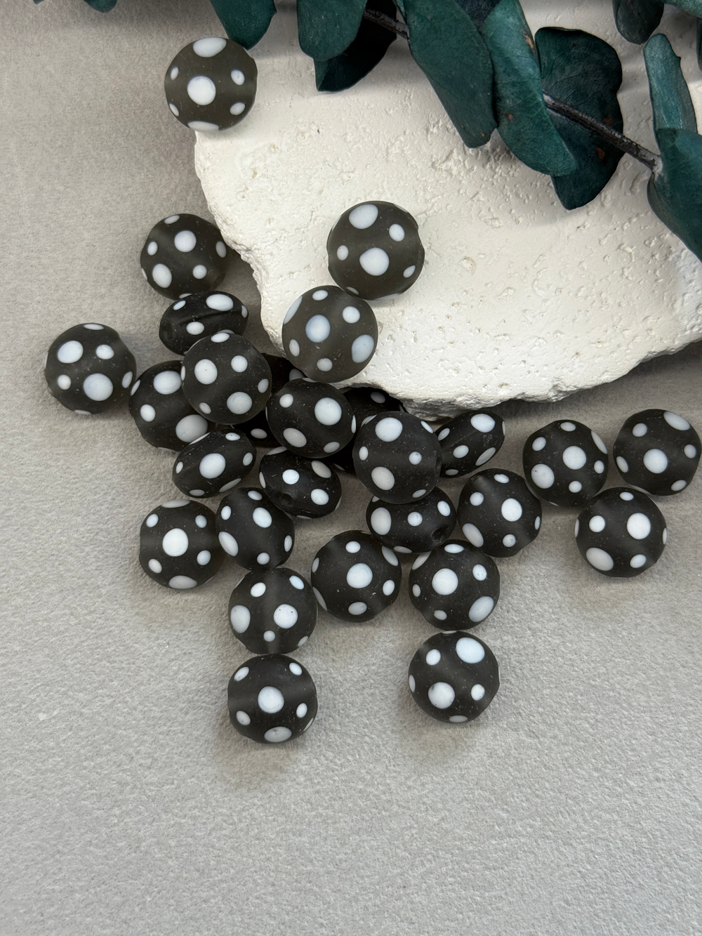 Стеклянные матовые бусины лэмпворк 14*9 мм "Данайда", 2 штуки