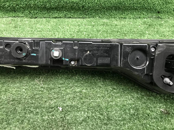 Фонарь крышки багажника Geely Monjaro (2021-н.в.)