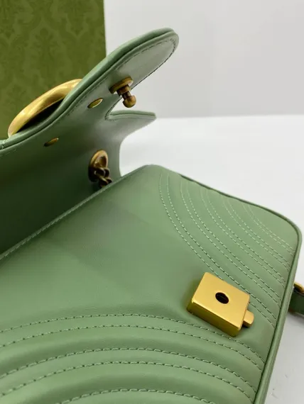 Сумка через плечо Gucci GG Marmont с матовой отделкой зеленый