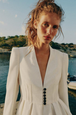 ZARA ПРИТАЛЕННЫЙ БЛЕЙЗЕР С ПОДПЛЕЧНИКАМИ, СВЕТЛО-БЕЖЕВЫЙ