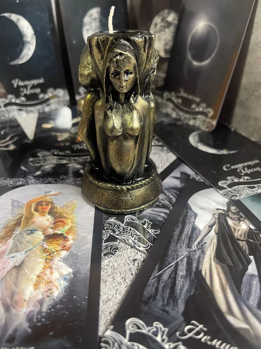 Фигурная свеча в виде Триединой Богини