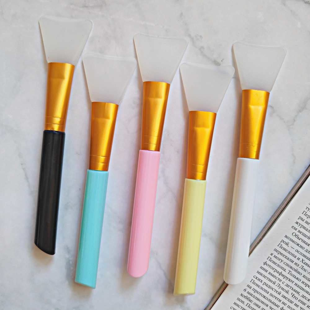 Кисть силиконовая для нанесения масок