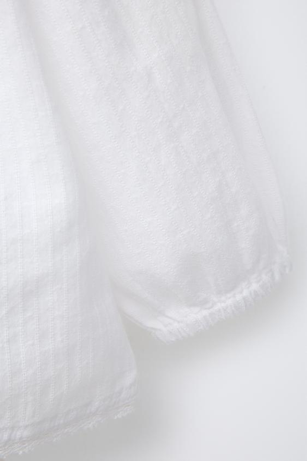 ZARA БЛУЗА С ЦВЕТОЧНОЙ ВЫШИВКОЙ, ЭКРЮ