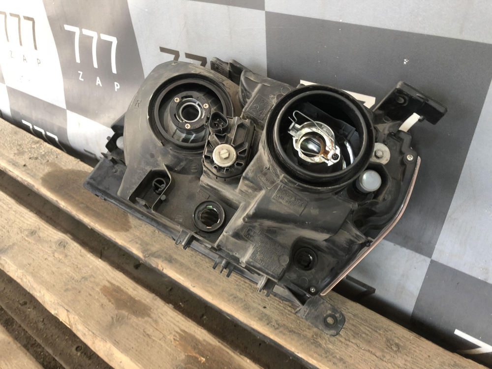 Фара правая Suzuki Grand Vitara 2 (JT) 05-15 Б/У Оригинал 3512065J12