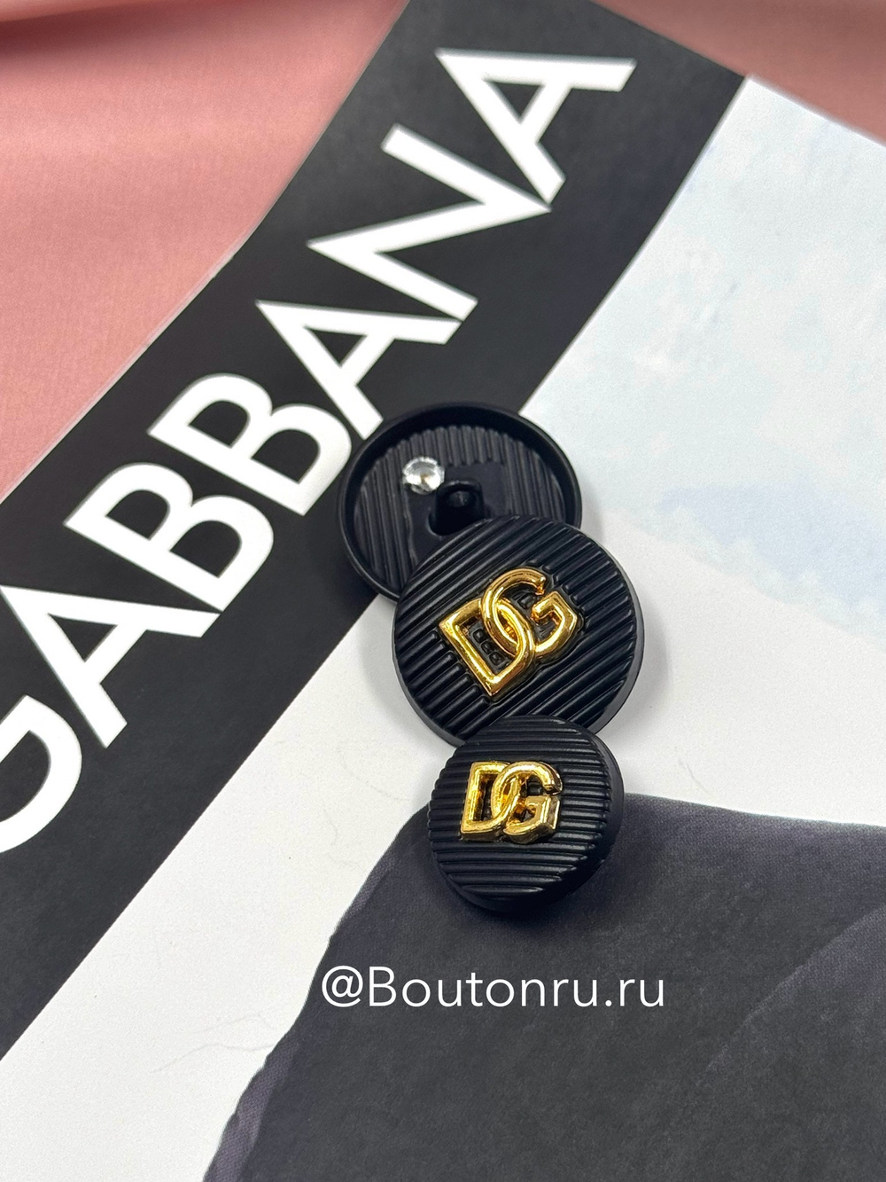 Пуговицы ДГ. черные с золотым лого скидка