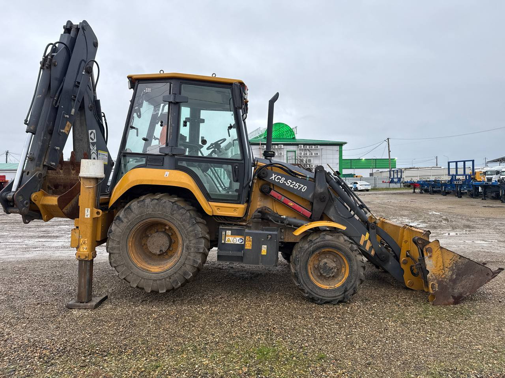 XCMG XC8* Экскаватор-погрузчик XC8-S2570  (Дизельный, 4,0 л, 100 л.с., АТ)